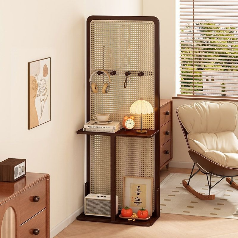Room Divider Bamboo - Entering the home is opposite the