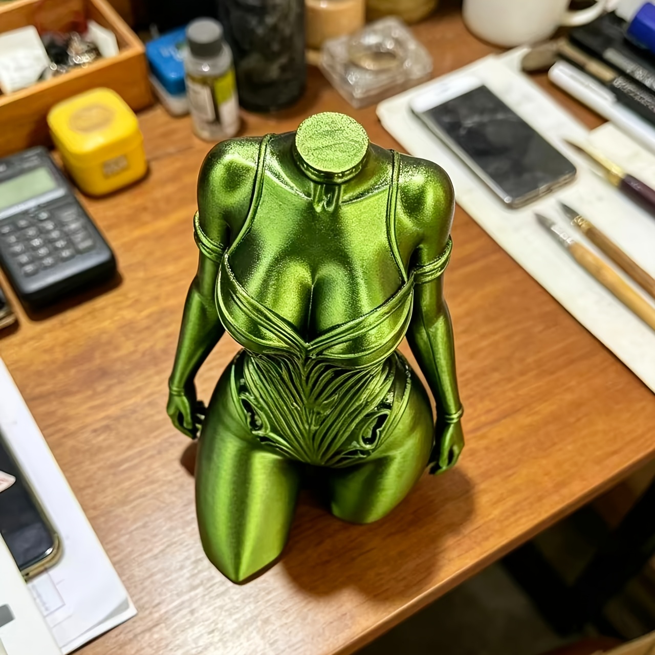 Cyberpunk Style Woman Torso Fi - Office Furniture Hon 리뷰 및 가격